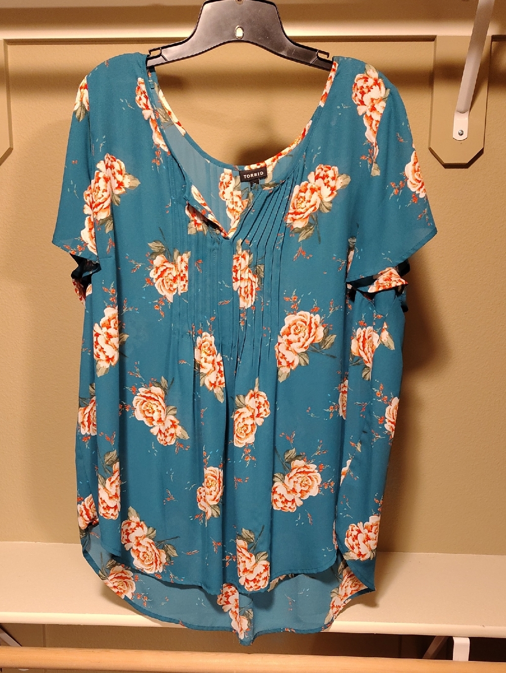 torrid Teal Floral Pintuck Blouse with Scoop Neck